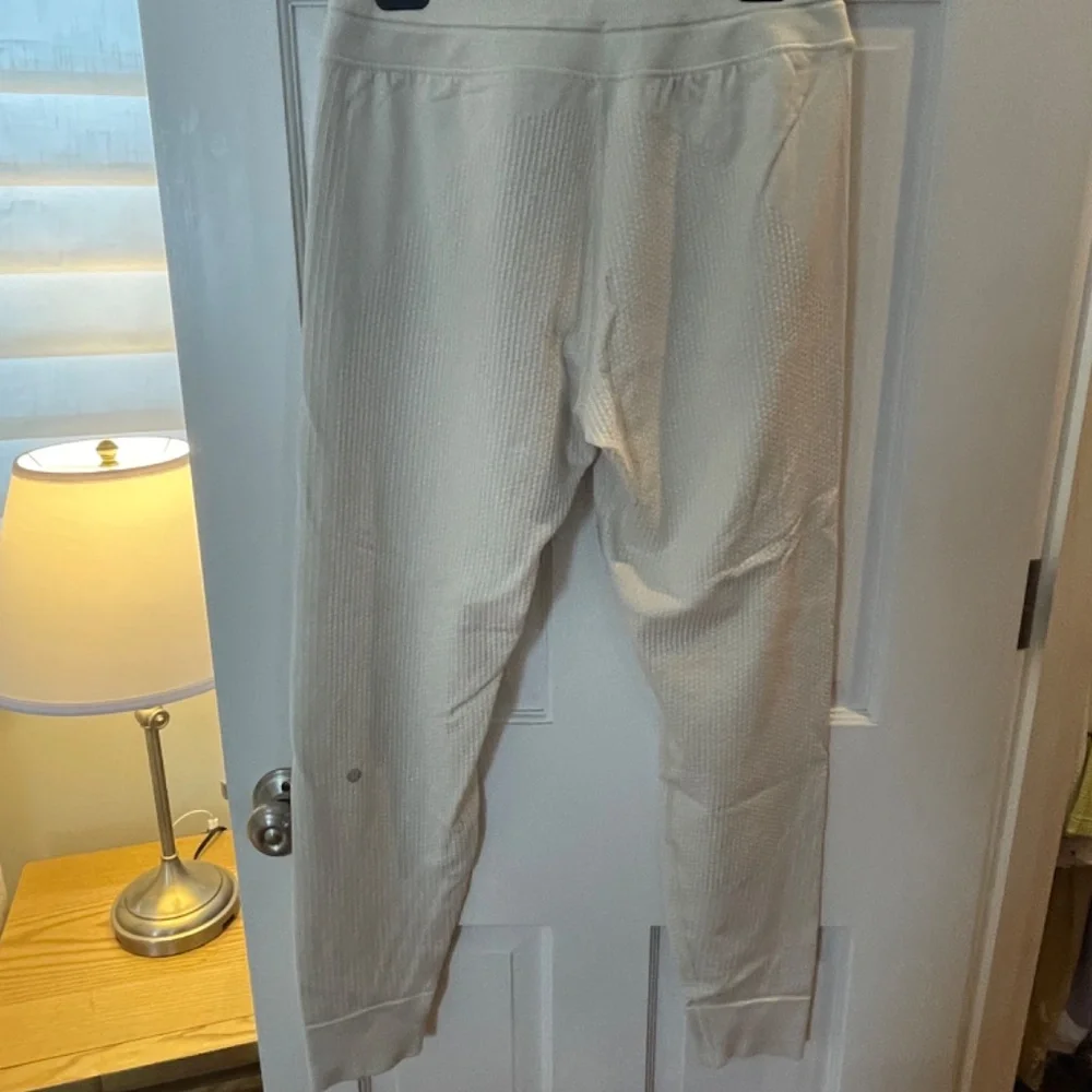 Lululemon Engineered Warmth Jogger Pants Opal Size 8 $138 - Picture 4 of 6
